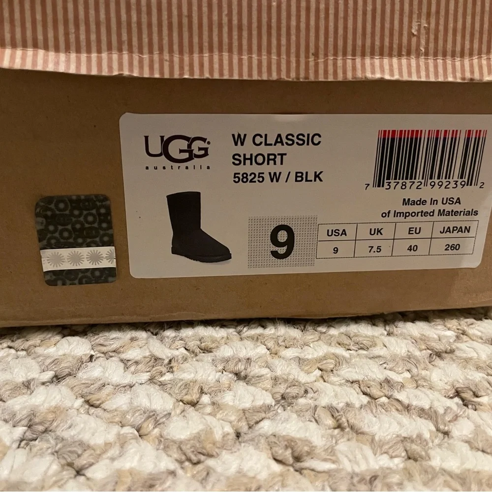 Black Classic Short Uggs - Picture 4 of 4